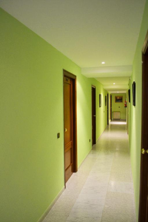 Hostal El Vegano Hotel Utiel Bagian luar foto